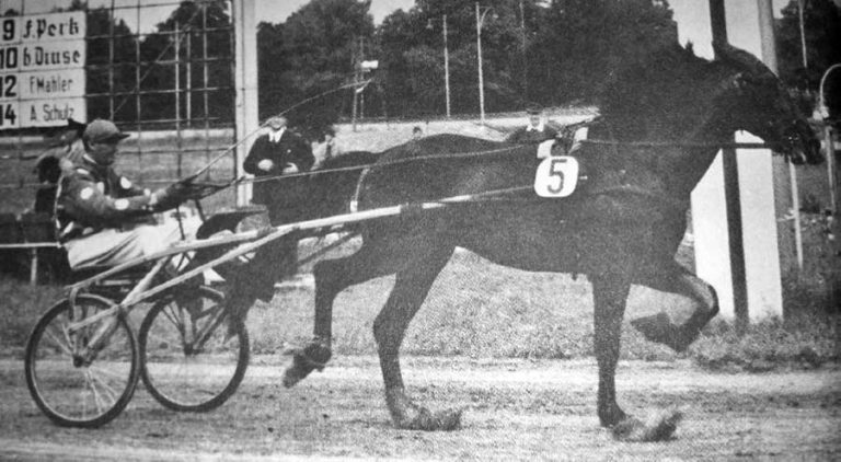 1944-Manitu-mit-J