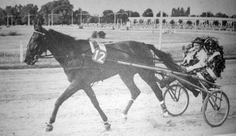 1955-Hindumaedel_mit_Kurt_Hoermann